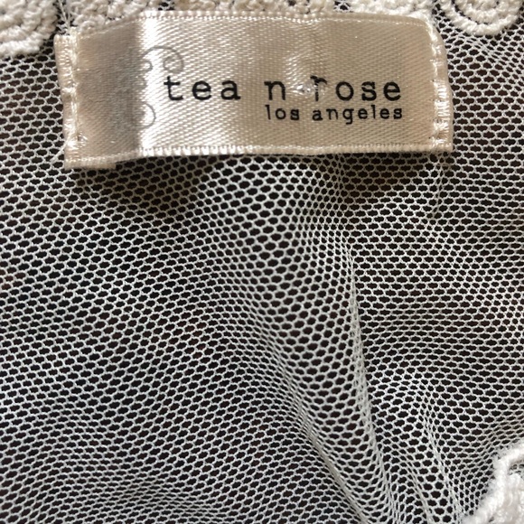 Tea n rose top - Picture 3 of 3